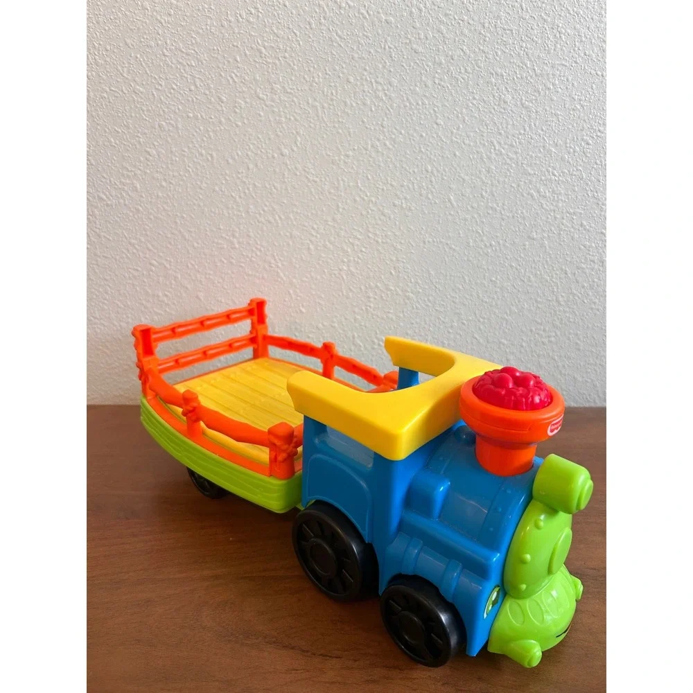 Fisher Price Little People Friendly Passengers Train Blue‎ Engine Trailer